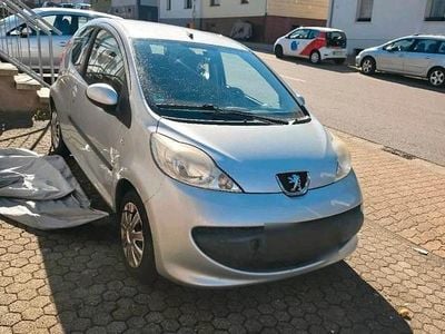 Usata Peugeot 107 60 CV (44 kW) 2008 Argento Utilitaria