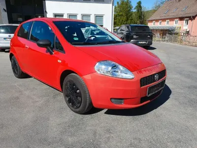 Begagnad Fiat Grande Punto Dynamic 65 HK (47 kW) 2008 Röd Halvkombi
