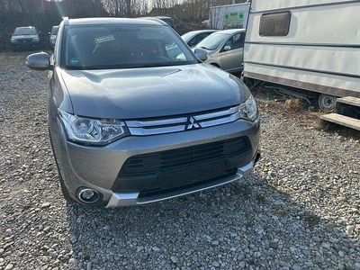 Gebraucht Mitsubishi Outlander Diamant Edition 150 PS (110 kW) 2015 Grau SUV