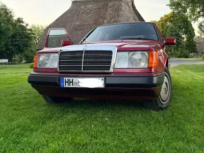 Gebraucht Mercedes 200 118 PS (86 kW) 1992 Rot Limousine