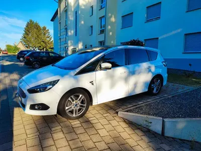 Gebraucht Ford S-MAX Titanium 209 PS (153 kW) 2015 Weiß Van / Kleinbus