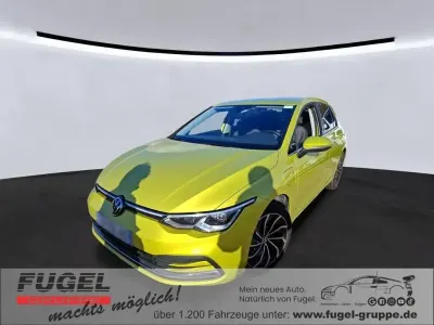 Używany VW Golf VIII Style 204 KM (150 kW) 2022 Żółty Sedan/Limuzyna