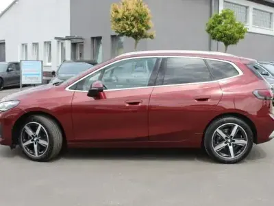 Gebraucht BMW 218 Active Tourer Luxury Line 136 PS (100 kW) 2022 Piemont rot metallic Van / Kleinbus