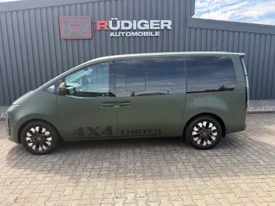 Gebraucht Hyundai Staria Signature 177 PS (130 kW) 2023 Weiß Van / Kleinbus