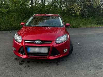 Gebraucht Ford Focus 125 PS (91 kW) 2013 Rot Kombi