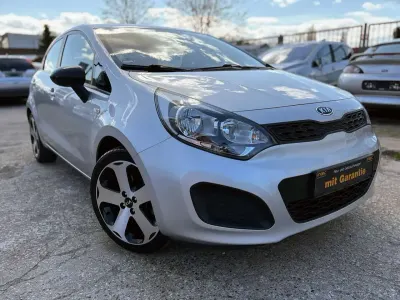 Gebraucht Kia Rio Edition 7 86 PS (63 kW) 2012 Silber Limousine