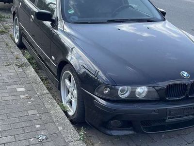 BMW 523