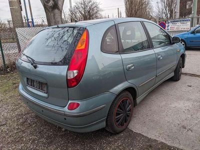Nissan Almera Tino