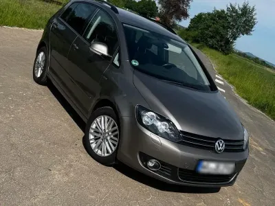 Używany VW Golf VII Life 105 KM (77 kW) 2013 Brązowy Sedan/Limuzyna