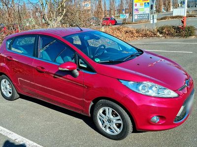 Gebraucht Ford Fiesta Titanium 82 PS (60 kW) 2012 Rot Kleinwagen