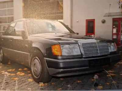 Gebraucht Mercedes E250 95 PS (69 kW) 1989 Braun Limousine