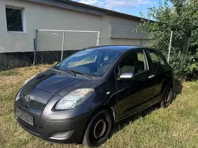 Gebraucht Toyota Yaris 69 PS (50 kW) 2011 Schwarz Kleinwagen