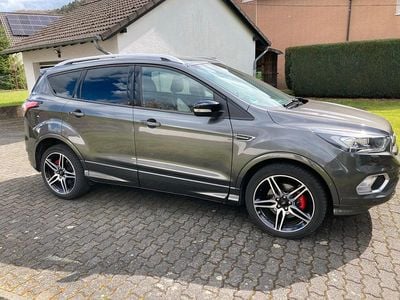 Gebraucht Ford Kuga 150 PS (110 kW) 2019 Grau SUV