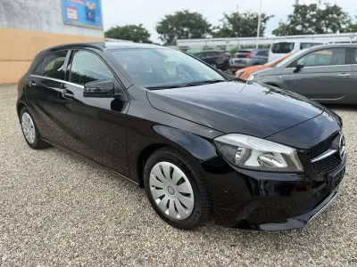 Gebraucht Mercedes A180 122 PS (89 kW) 2016 Nachtschwarz  unilack Kleinwagen