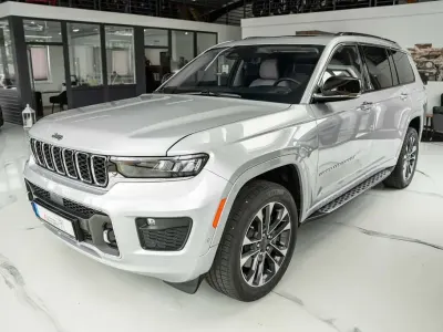 Gebraucht Jeep Grand Cherokee Overland 299 PS (219 kW) 2021 Silver zynith SUV