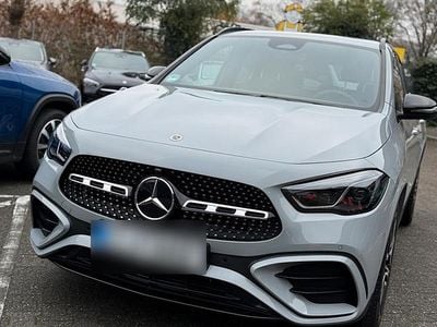 Gebraucht Mercedes GLA180 136 PS (100 kW) 2025 Grau SUV