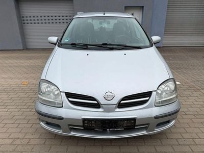 Grau Gebraucht 2003 Nissan Almera Tino Van / Kleinbus | 2.499 € (Fairer Preis)