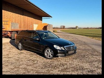 Schwarz Gebraucht 2012 Mercedes E250 Avantgarde Kombi | 13.200 € (Etwas zu teuer)