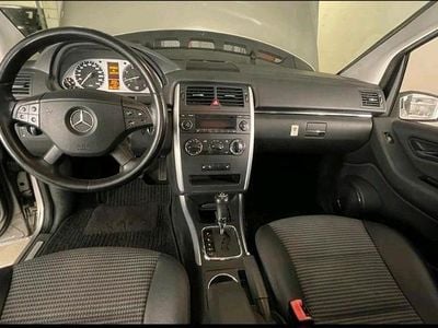 Mercedes B200