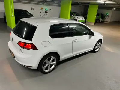 Gebraucht VW Golf VII 86 PS (63 kW) 2013 Weiß Limousine