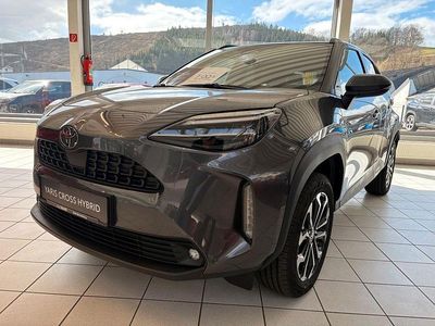 Neu Toyota Yaris Cross 131 PS (96 kW) 2026 Grau SUV