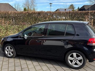 Gebraucht VW Golf VI 105 PS (77 kW) 2011 Schwarz Kleinwagen