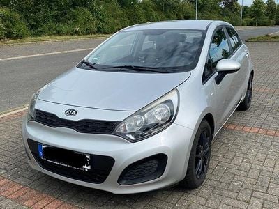 Gebraucht Kia Rio 86 PS (63 kW) 2013 Silber Kleinwagen