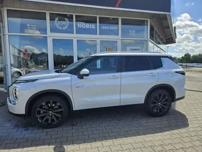 Gebraucht Mitsubishi Outlander P-HEV Edition 306 PS (225 kW) 2025 Titanweiß SUV