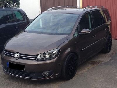Braun Gebraucht 2011 VW Touran Highline Van / Kleinbus | 11.500 € (Etwas zu teuer)