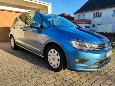 Usata VW Golf VII LOUNGE 105 CV (77 kW) 2015 Blu Utilitaria