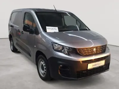 Gebraucht Peugeot Partner Premium 131 PS (96 kW) 2023 Artense silber metallic Van / Kleinbus