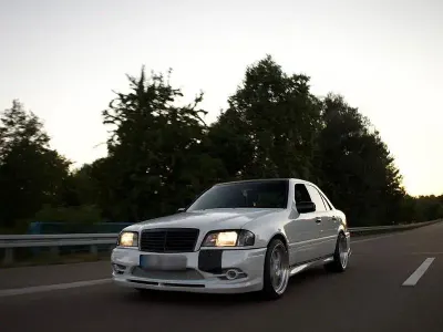 Gebraucht Mercedes C180 Elegance 122 PS (89 kW) 1997 Weiß Limousine