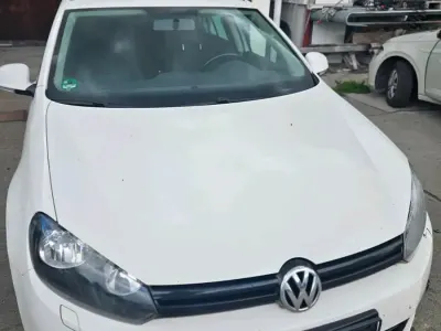 Gebraucht VW Golf VI 105 PS (77 kW) 2010 Weiß Kleinwagen