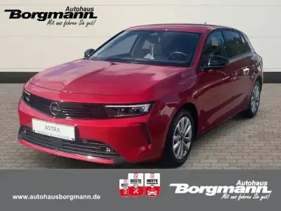 Używany Opel Astra Enjoy 110 KM (80 kW) 2023 Czerwony Sedan/Limuzyna