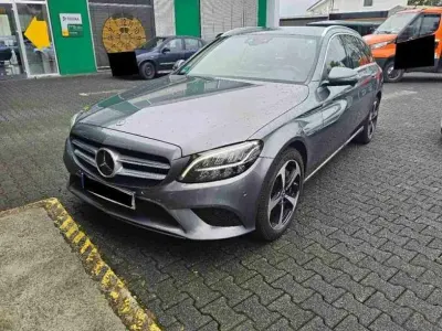 Gebraucht Mercedes 300 Avantgarde 194 PS (142 kW) 2021 Selenitgrau  metalliclack (metallic) Kombi