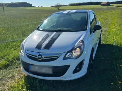 Gebraucht Opel Corsa Color Edition 67 PS (49 kW) 2014 Weiß Kleinwagen