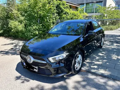 Gebraucht Mercedes A180 116 PS (85 kW) 2020 Schwarz Limousine