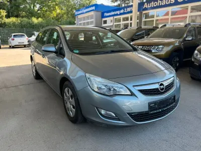 Gebraucht Opel Astra Selection 95 PS (69 kW) 2012 Silber Kombi