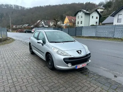 Gebraucht Peugeot 207 Urban Move 95 PS (69 kW) 2009 Grau Limousine