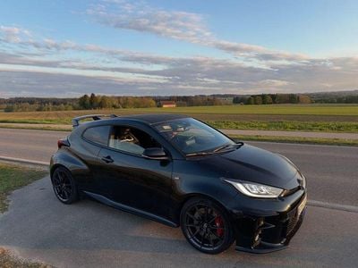 Second-hand Toyota Yaris 261 CP (191 kW) 2022 Negru Hatchback