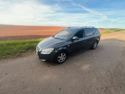 Gebraucht Kia Ceed 105 PS (77 kW) 2009 Andere farben Kleinwagen