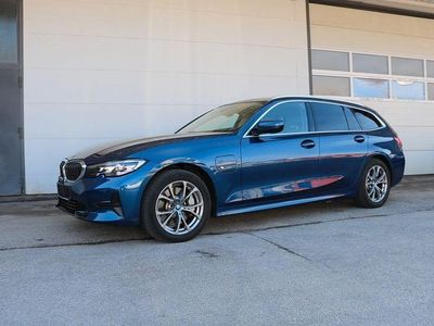 Gebraucht BMW 330e Sport Line 292 PS (214 kW) 2021 Blau Kombi