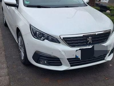 Gebraucht Peugeot 308 Allure 131 PS (96 kW) 2018 Weiß Kombi