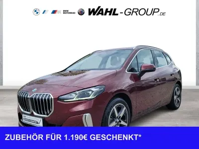 Gebraucht BMW 220 Active Tourer Luxury Line 163 PS (119 kW) 2025 Piemont rot Van / Kleinbus