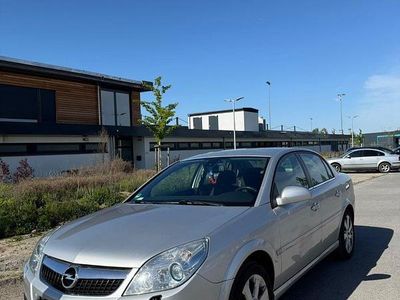 Second-hand Opel Vectra 140 CP (102 kW) 2006 Argintiu Berlinǎ