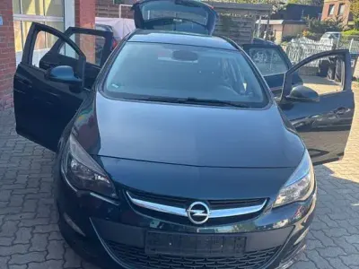 Second-hand Opel Astra Style 140 CP (102 kW) 2014 Verde Break