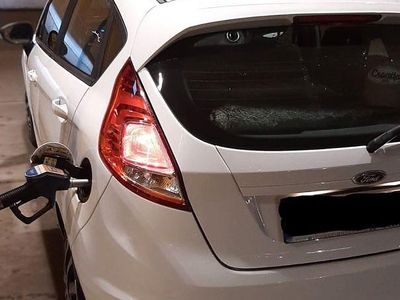 Weiß Gebraucht 2014 Ford Fiesta Trend Limousine | 3.720 € (Guter Preis)