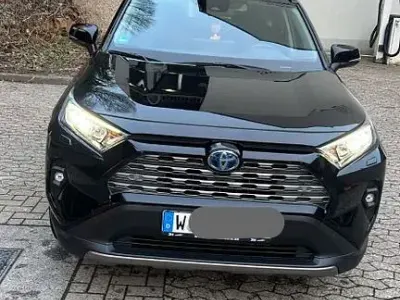 Gebraucht Toyota RAV4 Hybrid 218 PS (160 kW) 2023 Schwarz SUV