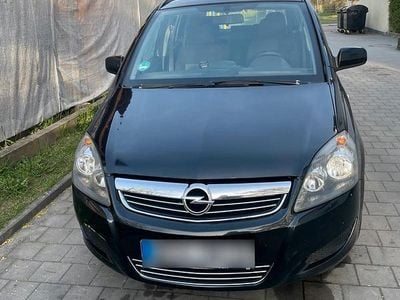 Usata Opel Zafira 110 CV (80 kW) 2013 Nero Monovolume