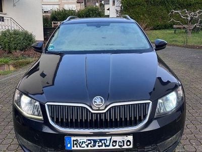 Schwarz Gebraucht 2013 Skoda Octavia Kombi | 9.100 € (Guter Preis)